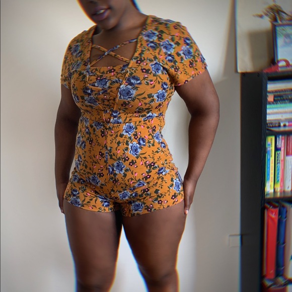 Sexy Yellow Romper with Blue and White Flowers - Picture 2 of 2